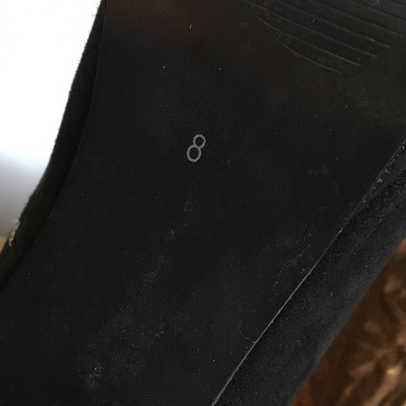 Le Chateau Black Suede Pump - Size 8 - Picture 5 of 6